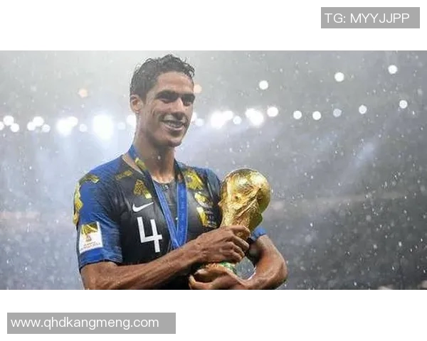 当足球明星化身普通路人体验生活带来的幽默与感动 当足球明星化身普通路人体验生活带来的幽默与感动